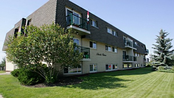 Lakeside-Building-Exterior